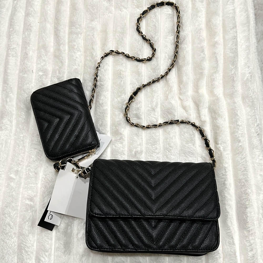 Crossbody Bag with Wallet - Chevron Quilted Pattern - Black Color